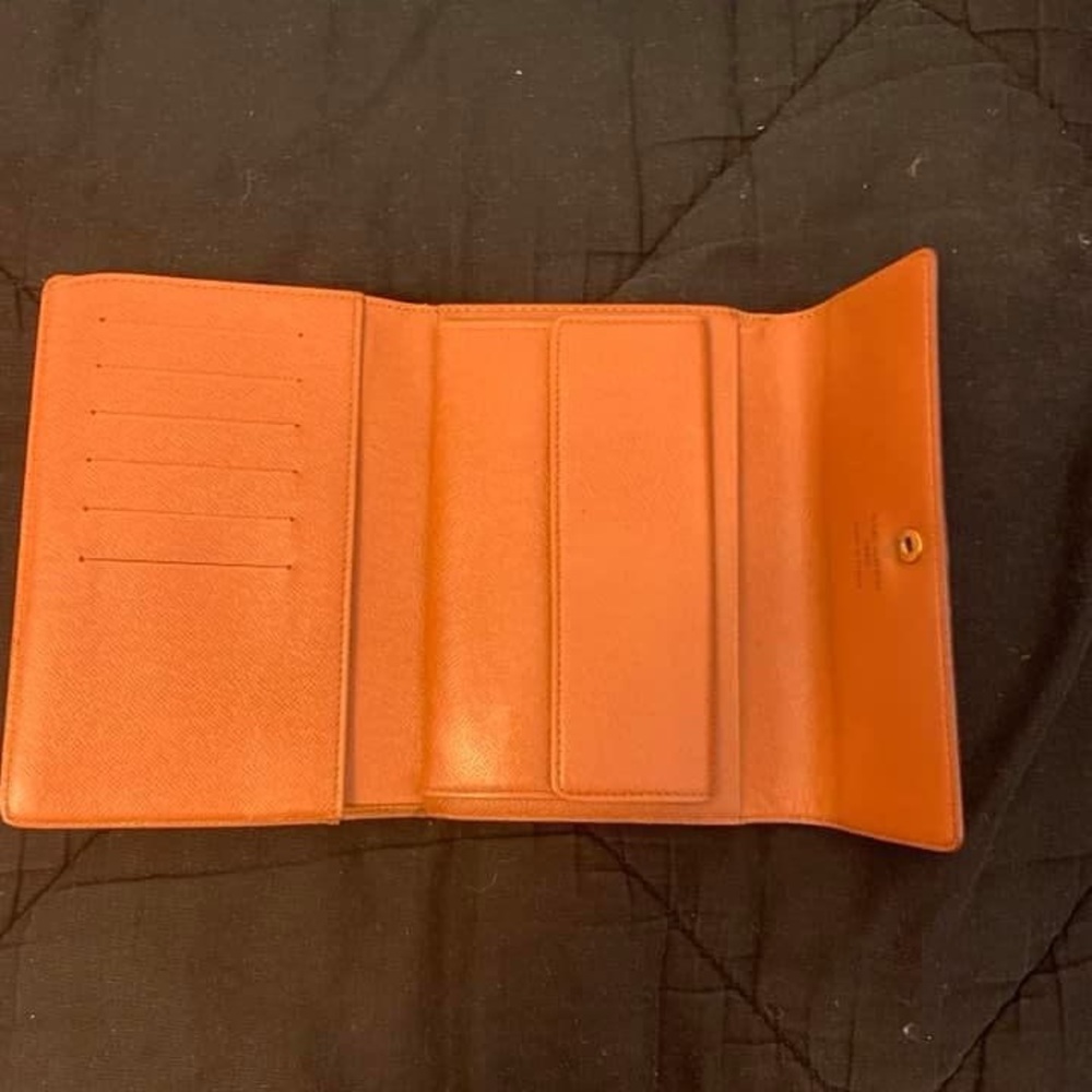 Louis Vuitton wallet - Picture 6 of 13